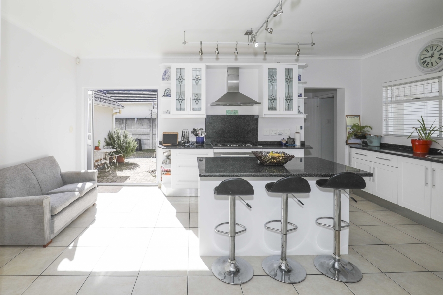 4 Bedroom Property for Sale in Claremont Western Cape